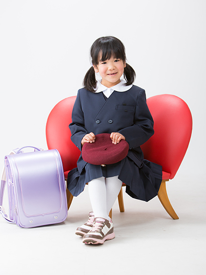 ハートのいすで入学写真